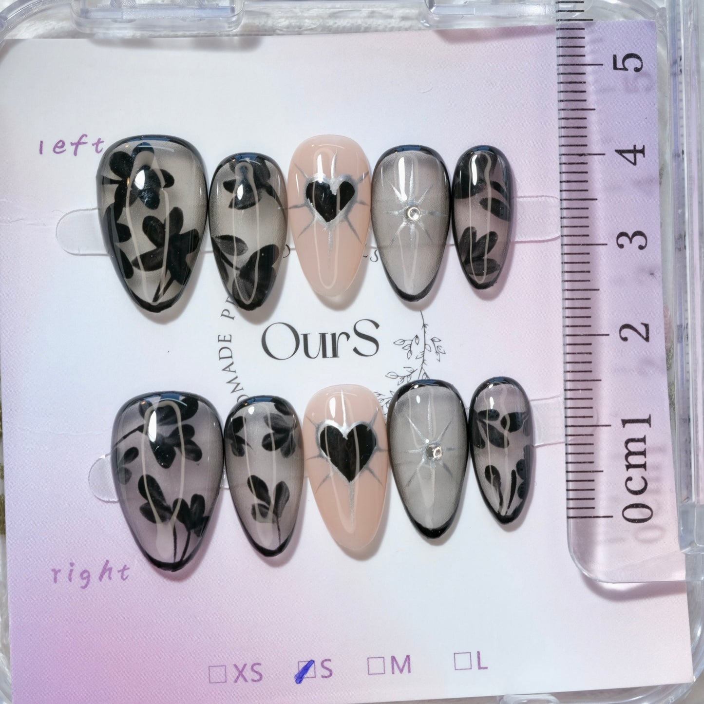 Noir Bloom Hearts